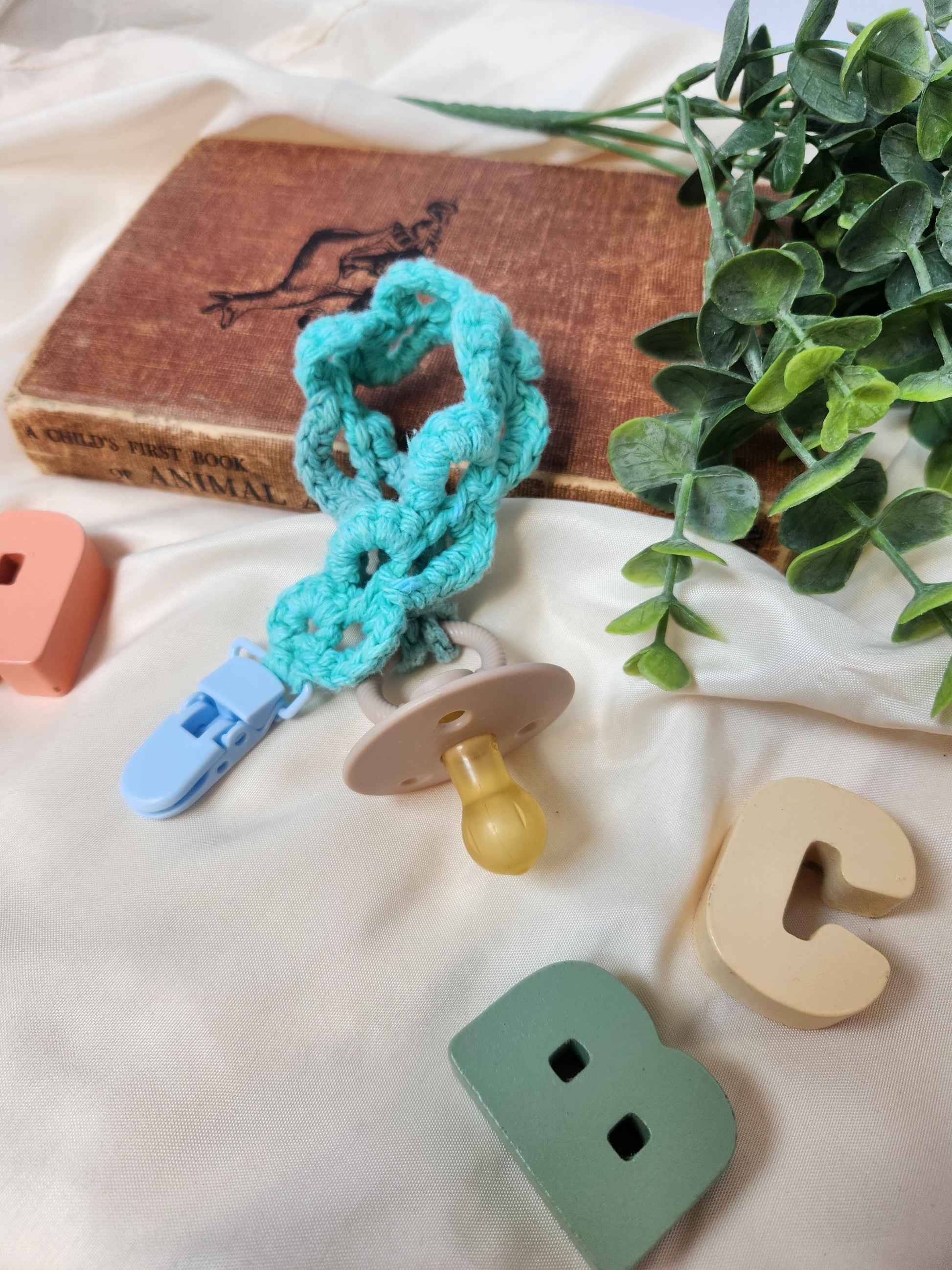 Wavy Pacifier Clip