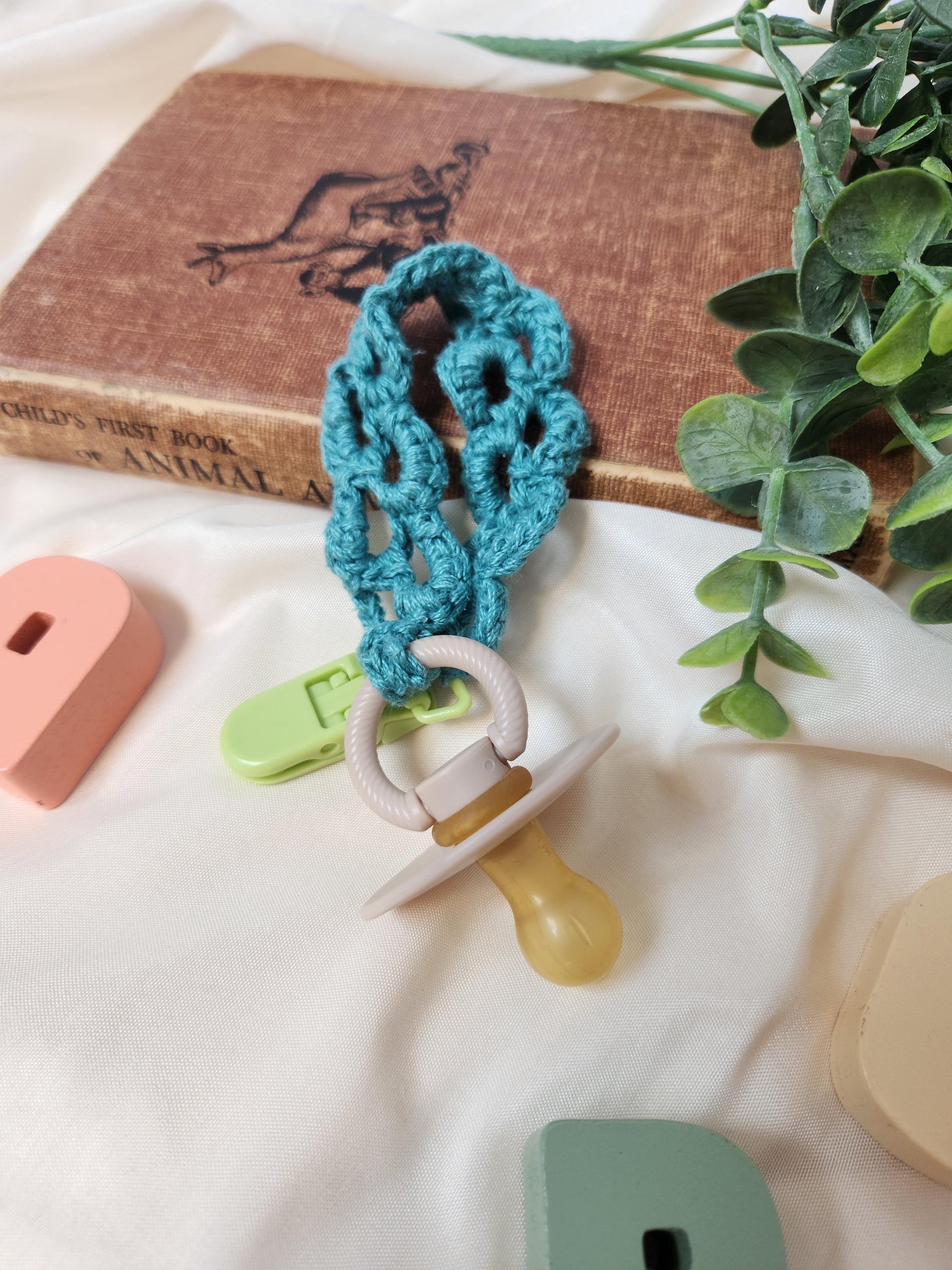 Wavy Pacifier Clip