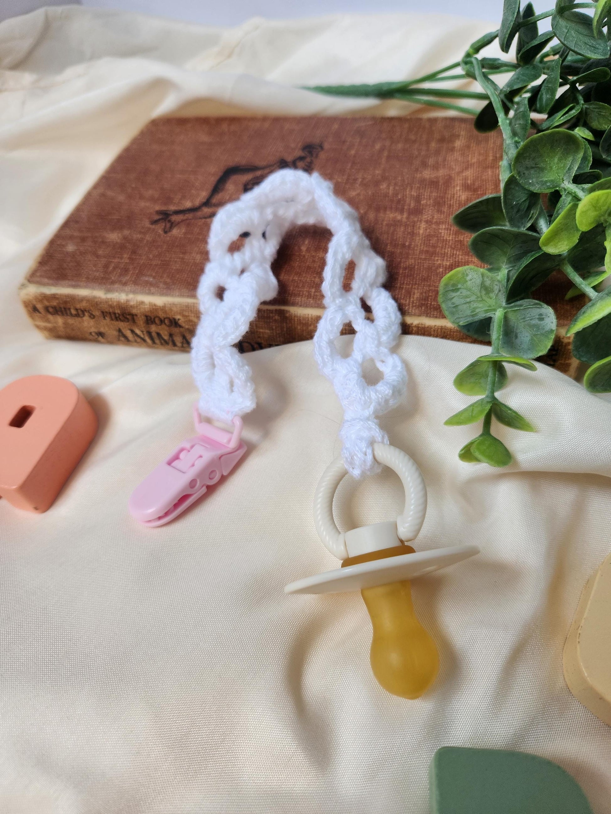 Wavy Pacifier Clip