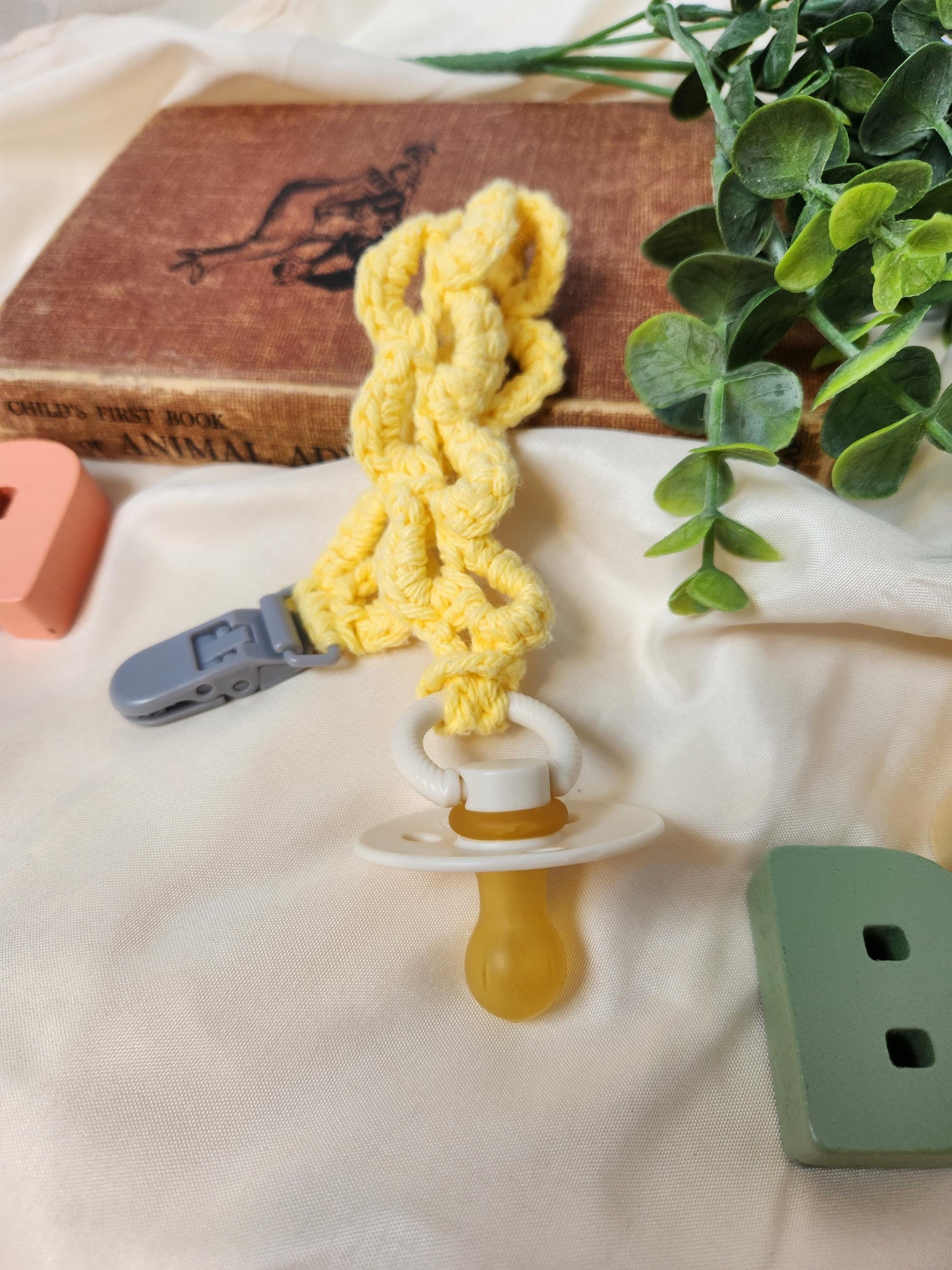 Wavy Pacifier Clip