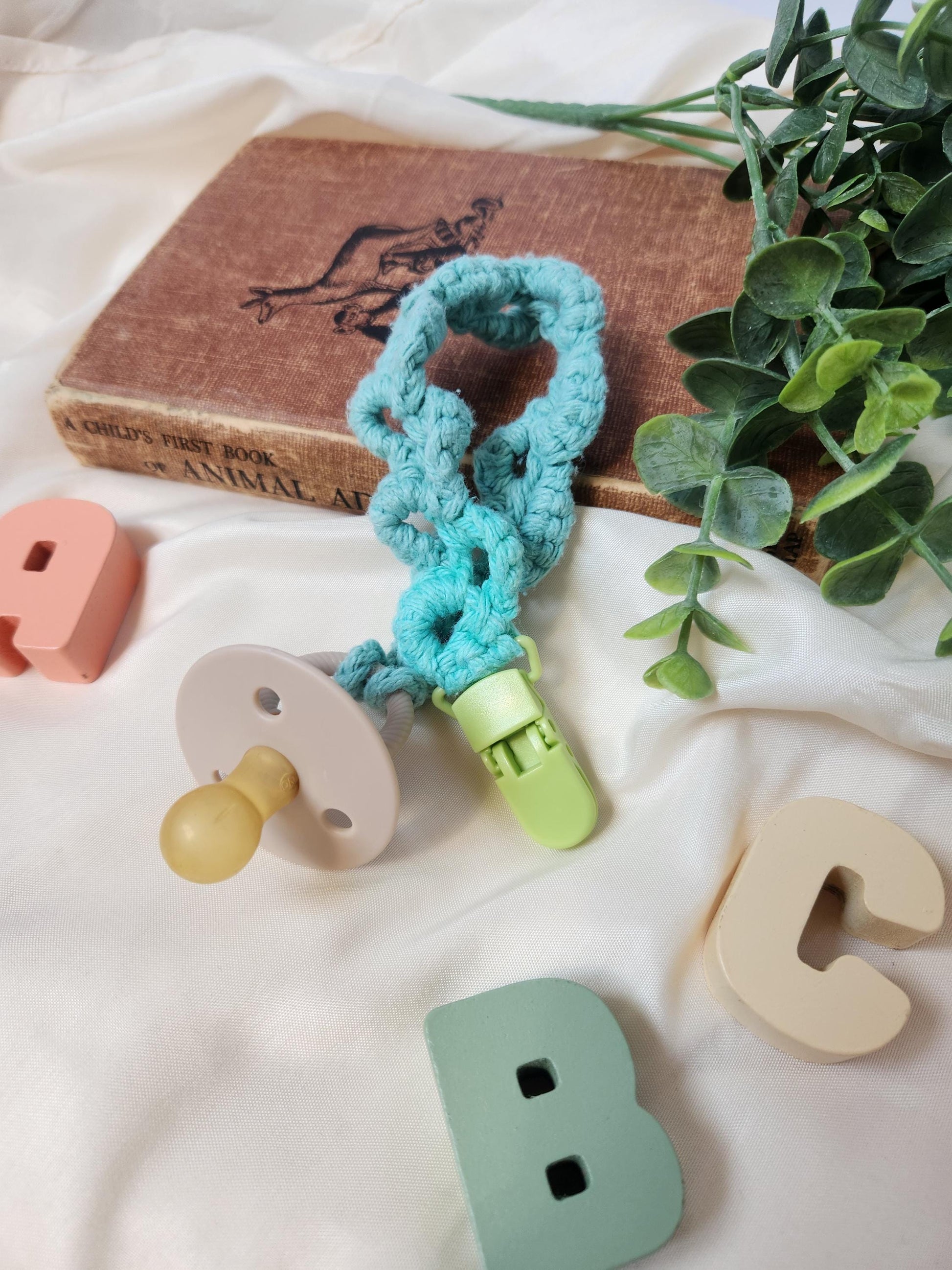Wavy Pacifier Clip