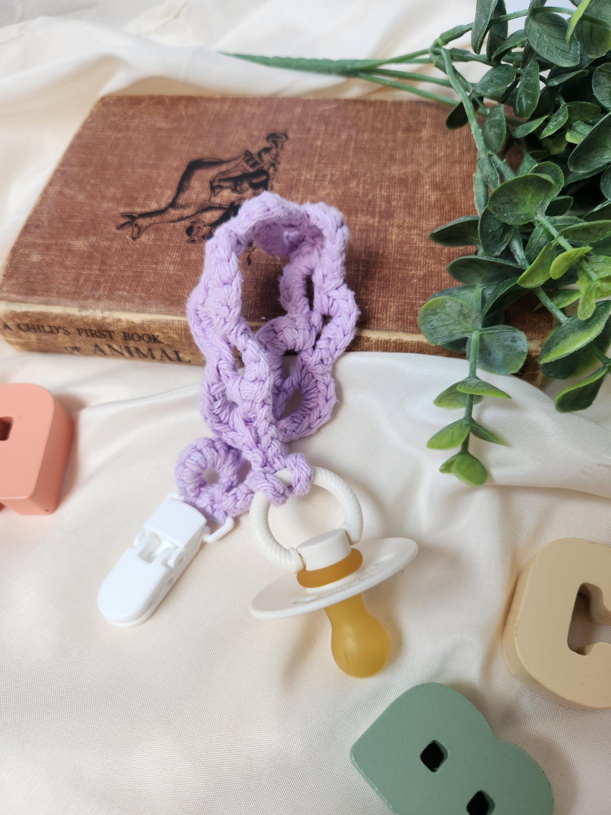 Wavy Pacifier Clip